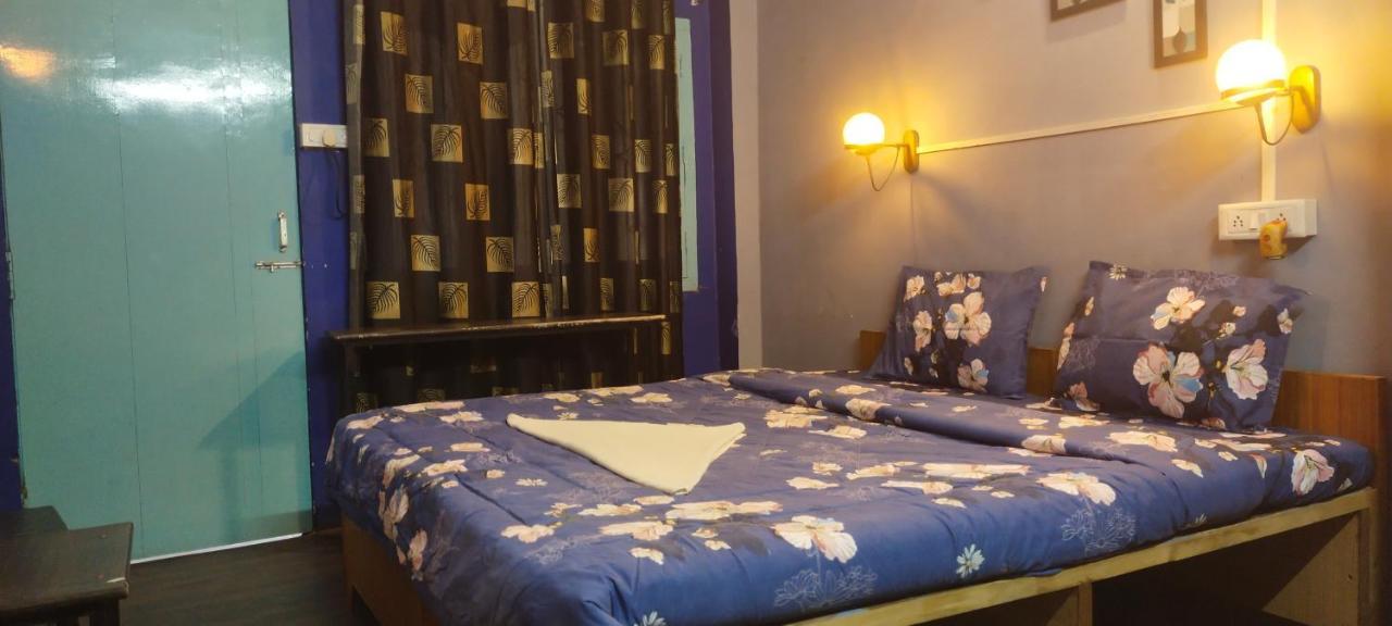 Banaras Rest House Waranasi Zewnętrze zdjęcie
